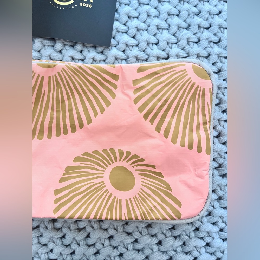Aloha Collection• SUPER SPECIAL LIMITED EDITION DOPP KIT in OPIHI NUI - Picture 2 of 9